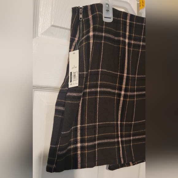 Plaid Skirt~NWT! - Picture 2 of 7